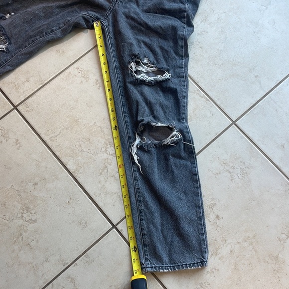 COPY - BDG BLACK RIPPED JEANS - Picture 3 of 4